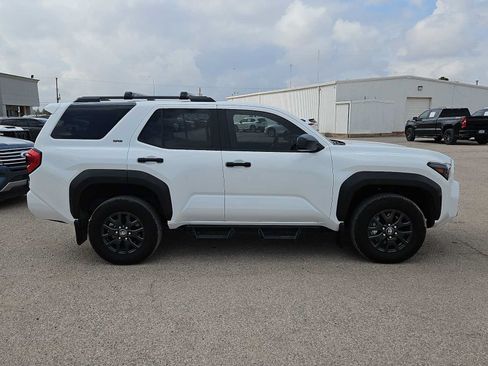 Used 2025 Toyota 4Runner SR5 AWD/4WD image 9