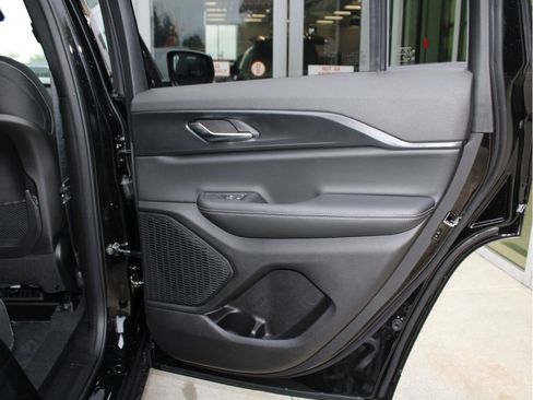 New 2025 Jeep Grand Cherokee Laredo X w/ Luxury Tech Group I image 33