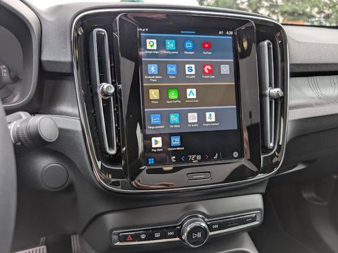 Used 2023 Volvo C40 P8 Recharge Ultimate image 21