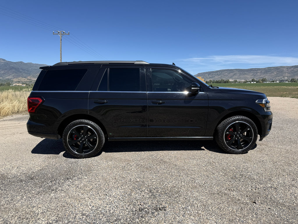 Used 2024 Ford Expedition Limited AWD/4WD image 8