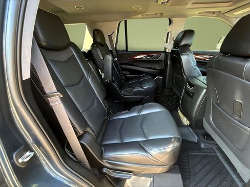 Used 2019 Cadillac Escalade Premium Luxury image 25