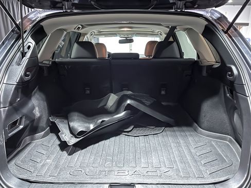 Used 2017 Subaru Outback 2.5i Limited image 9