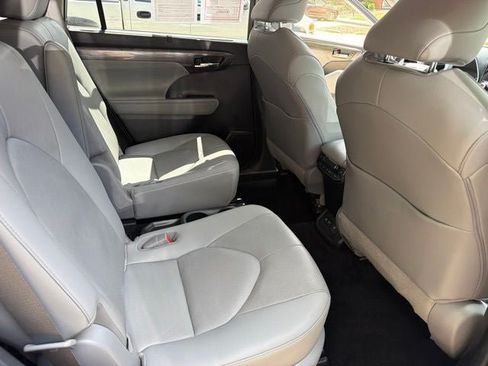 Used 2020 Toyota Highlander Platinum AWD/4WD image 30