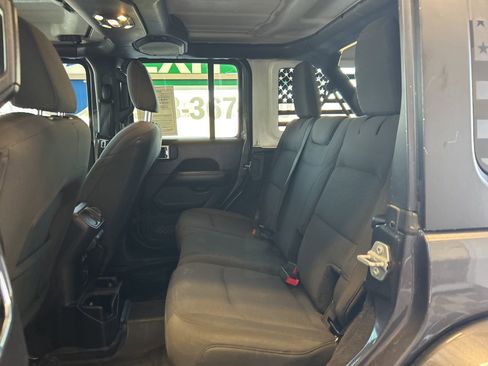 Used 2019 Jeep Wrangler Unlimited Sahara image 11