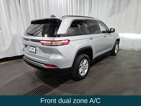 Used 2023 Jeep Grand Cherokee Laredo RWD image 3