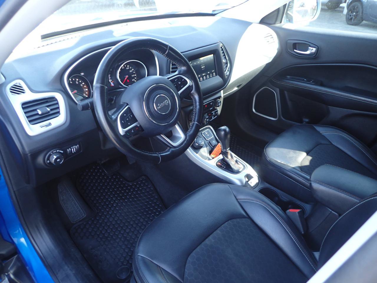 Used 2019 Jeep Compass Latitude w/ Popular Equipment Group AWD/4WD image 9