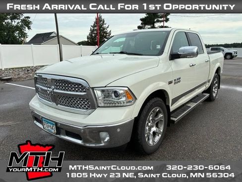 Used 2018 RAM 1500 Laramie w/ Convenience Group AWD/4WD image 4