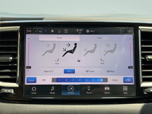 Used 2024 Chrysler Pacifica Touring-L FWD image 24
