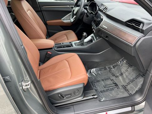 Certified 2025 Audi Q3 2.0T Premium w/ Convenience Package image 13