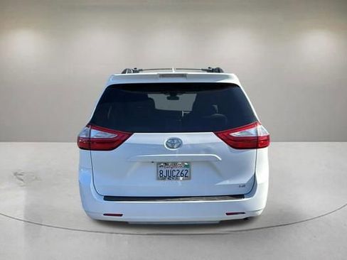 Used 2019 Toyota Sienna LE w/ Carpet Mat Package FWD image 3