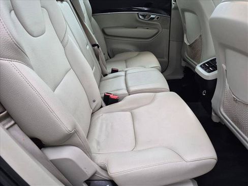 Used 2019 Volvo XC90 T5 Momentum w/ Multimedia Package AWD/4WD image 28