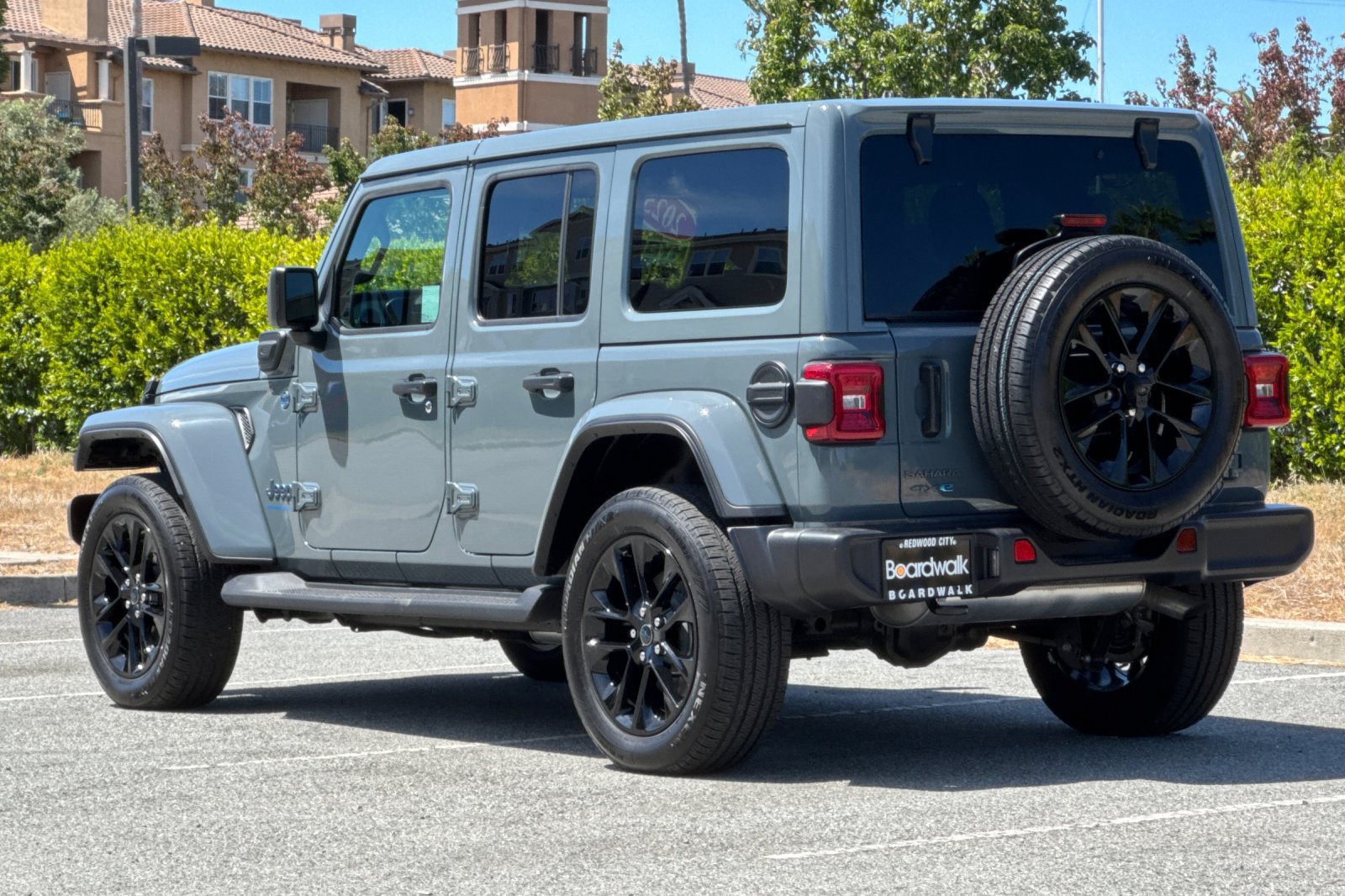 Used 2025 Jeep Wrangler Unlimited Sahara AWD/4WD image 6