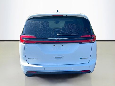 Used 2024 Chrysler Pacifica Limited FWD image 6