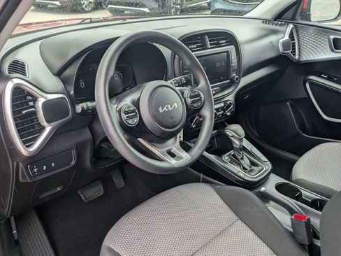 Used 2025 Kia Soul LX FWD image 30