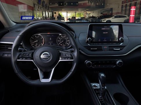 Used 2021 Nissan Altima 2.5 SR w/ SR Premium Package FWD image 13