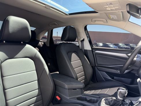 Used 2024 Volkswagen Jetta SE w/ Panoramic Sunroof Package image 39