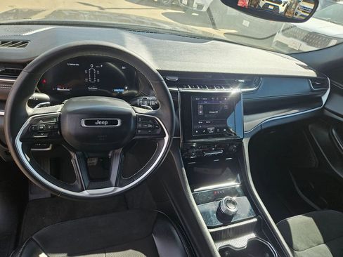 Used 2024 Jeep Grand Cherokee L Laredo image 16