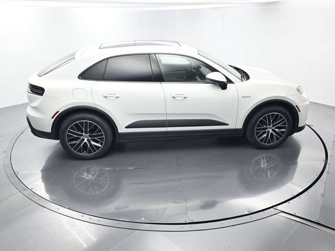 Certified 2025 Porsche Macan Electric RWD image 41