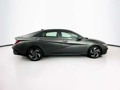 Used 2025 Hyundai Elantra Limited FWD image 10