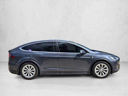 Used 2017 Tesla Model X 75D image 4