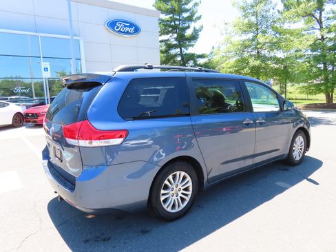 Used 2014 Toyota Sienna XLE FWD image 5