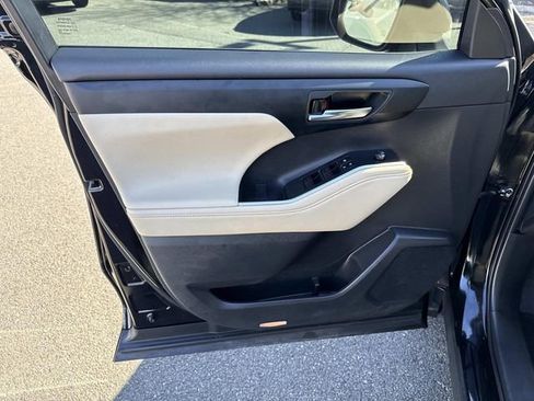 Used 2024 Toyota Highlander XLE image 13
