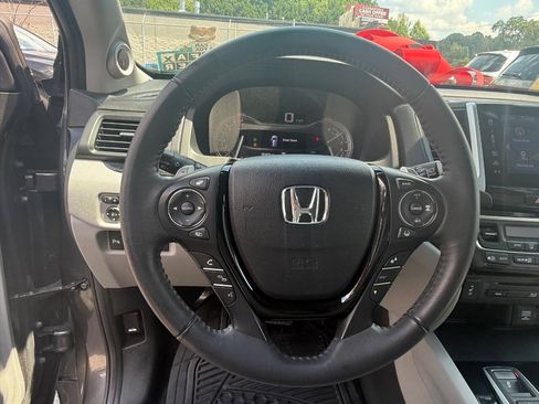 Used 2017 Honda Pilot Touring image 14