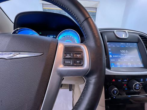 Used 2013 Chrysler 300 RWD image 20