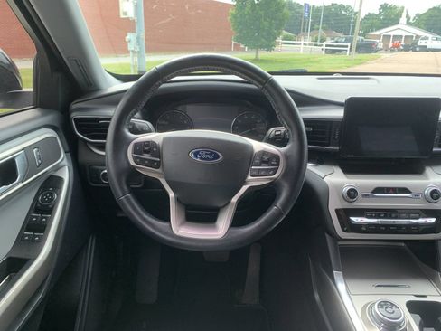 Used 2022 Ford Explorer XLT w/ Equipment Group 202A AWD/4WD image 18