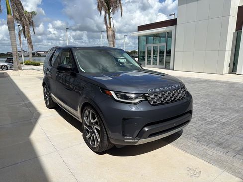 Used 2025 Land Rover Discovery S AWD/4WD image 4