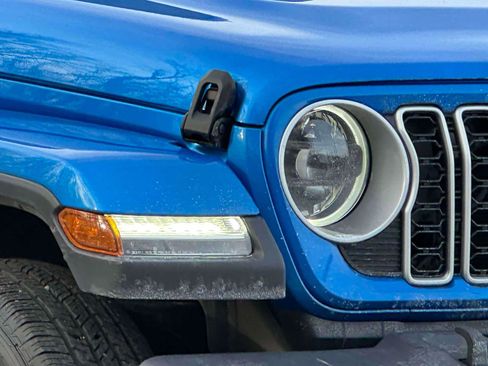 Used 2025 Jeep Wrangler Unlimited Sahara w/ Safety Group image 8