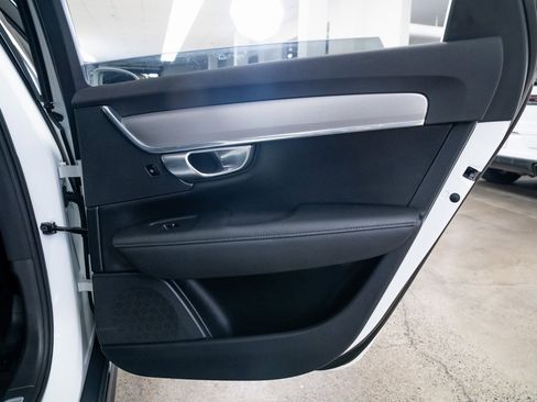 Used 2017 Volvo V90 T6 Cross Country image 21