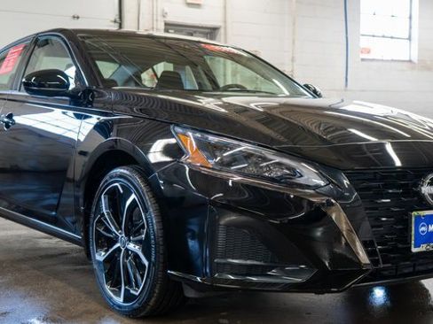 Certified 2025 Nissan Altima 2.5 SR image 4