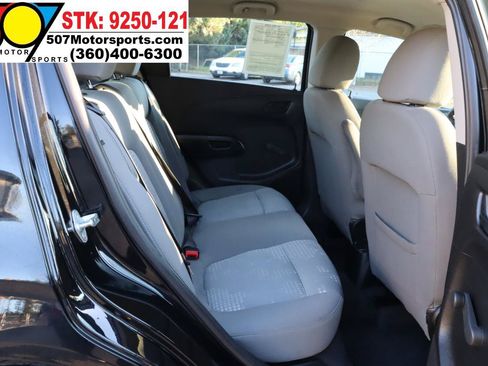 Used 2020 Chevrolet Sonic LT FWD image 17