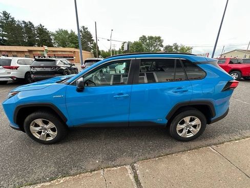 Used 2021 Toyota RAV4 LE AWD/4WD image 4