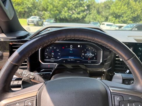 Used 2022 Chevrolet Silverado 1500 High Country w/ Technology Package AWD/4WD image 18