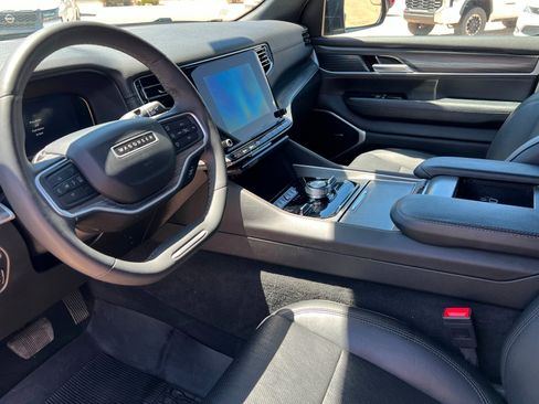 Used 2024 Jeep Wagoneer Series III AWD/4WD image 15