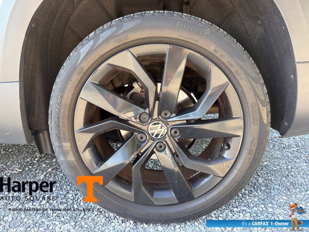 Used 2024 Volkswagen Taos SE w/ Panoramic Sunroof Package FWD image 21