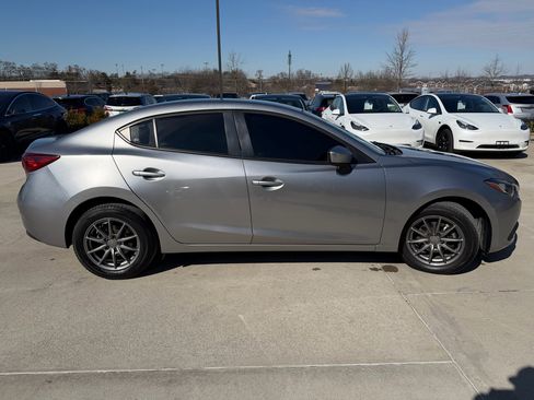 Used 2016 MAZDA MAZDA3 i Sport image 4