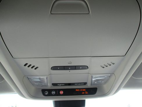 Used 2021 Chevrolet Equinox LT FWD image 25