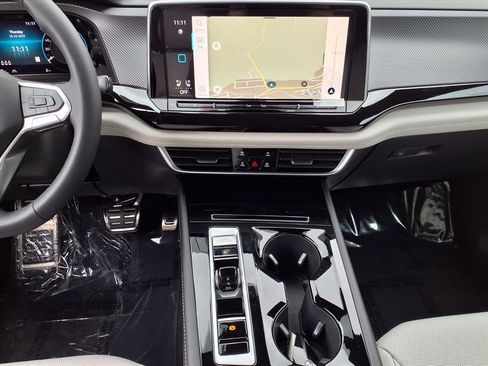 New 2026 Volkswagen Atlas Cross Sport SEL Premium R-Line image 9