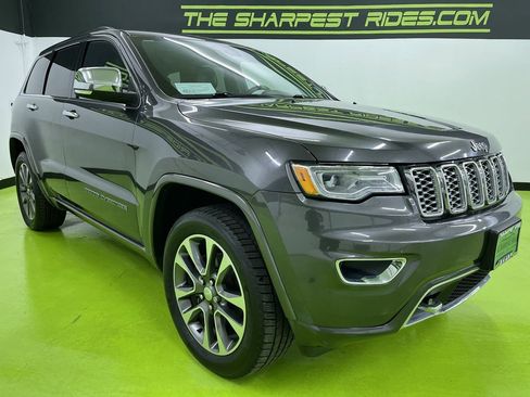 Used 2017 Jeep Grand Cherokee Overland image 2