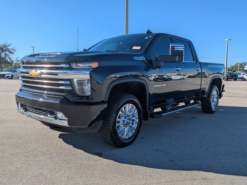 Used 2021 Chevrolet Silverado 2500 High Country w/ Z71 Off-Road Package image 9