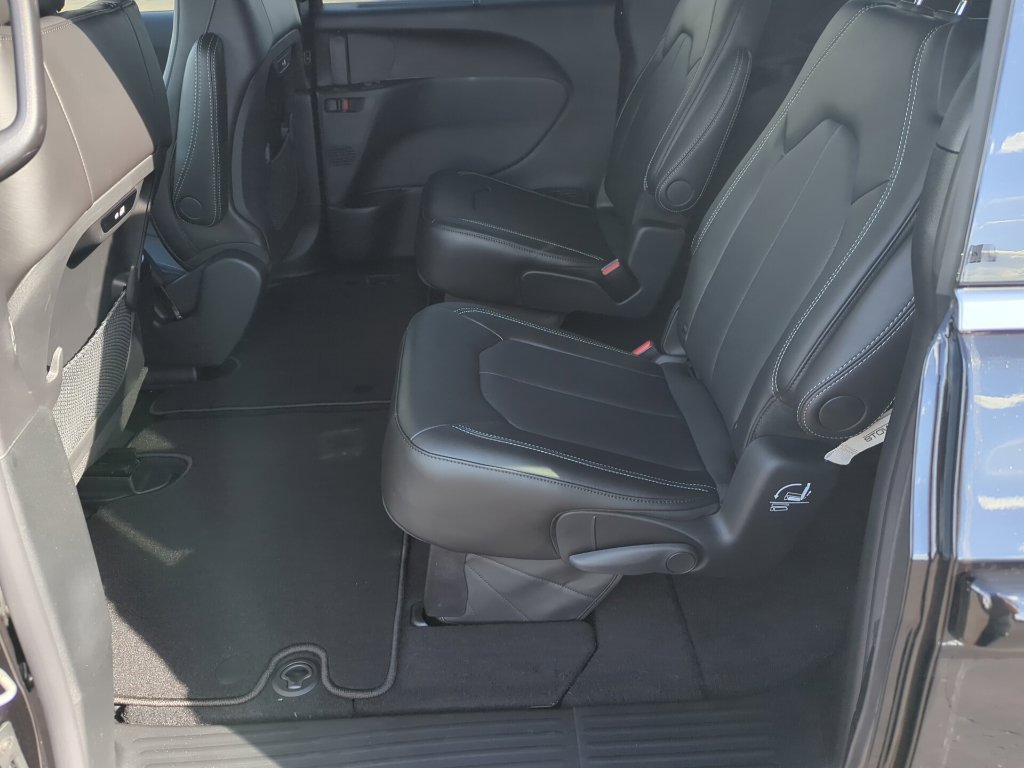 New 2027 Chrysler Pacifica Select AWD/4WD image 39