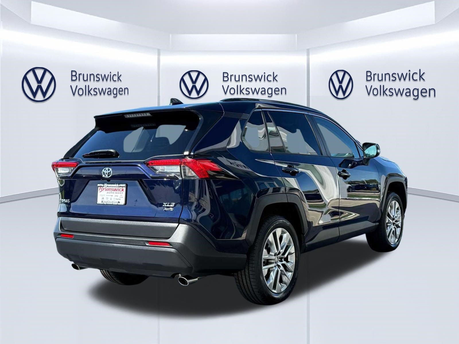 Certified 2023 Toyota RAV4 XLE Premium AWD/4WD image 4