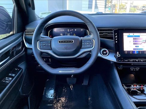 Used 2024 Jeep Wagoneer L Series II w/ Convenience Group I image 5