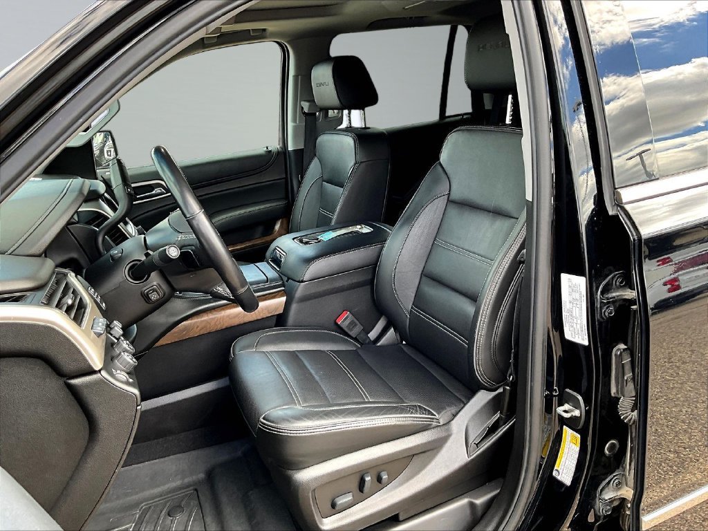 Used 2019 GMC Yukon Denali w/ Denali Ultimate Black Edition AWD/4WD image 23