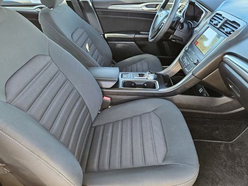 Used 2019 Ford Fusion SE image 19