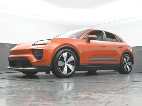 Used 2024 Porsche Macan 4 Electric image 43