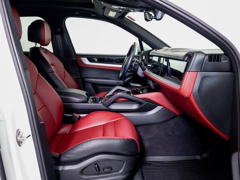 Certified 2024 Porsche Cayenne S image 8